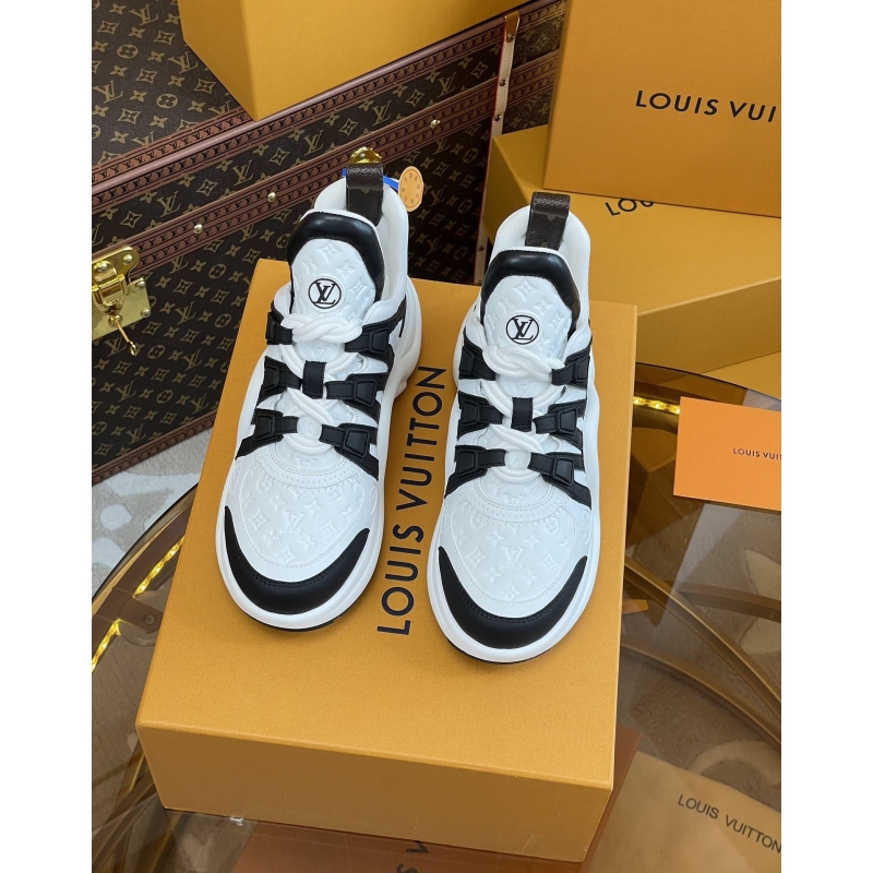 l**is V*t*n sneakers